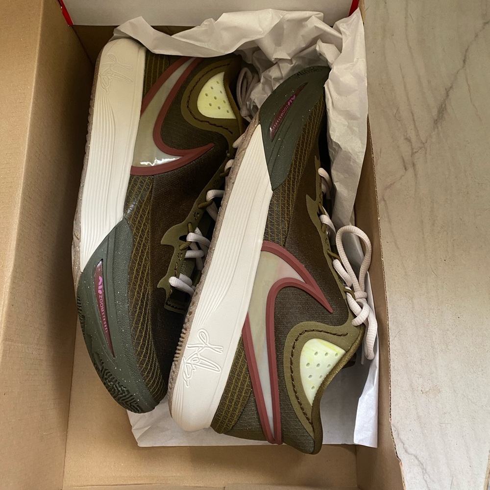 Nike Kyrie 8/N7 olive flak